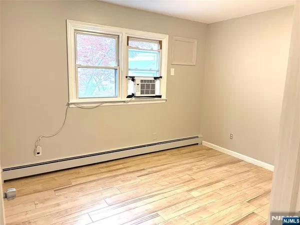 $2,950 | 527 Anthony Court, Unit 1, Lyndhurst, NJ 07071
