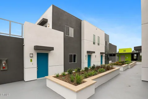 a house view with a outdoor space
