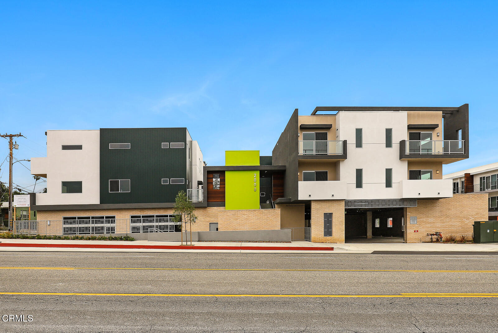 2000 Lake Avenue, Unit 4 Altadena, CA 91001 - Photo 4 of 20 a view of a building and a street