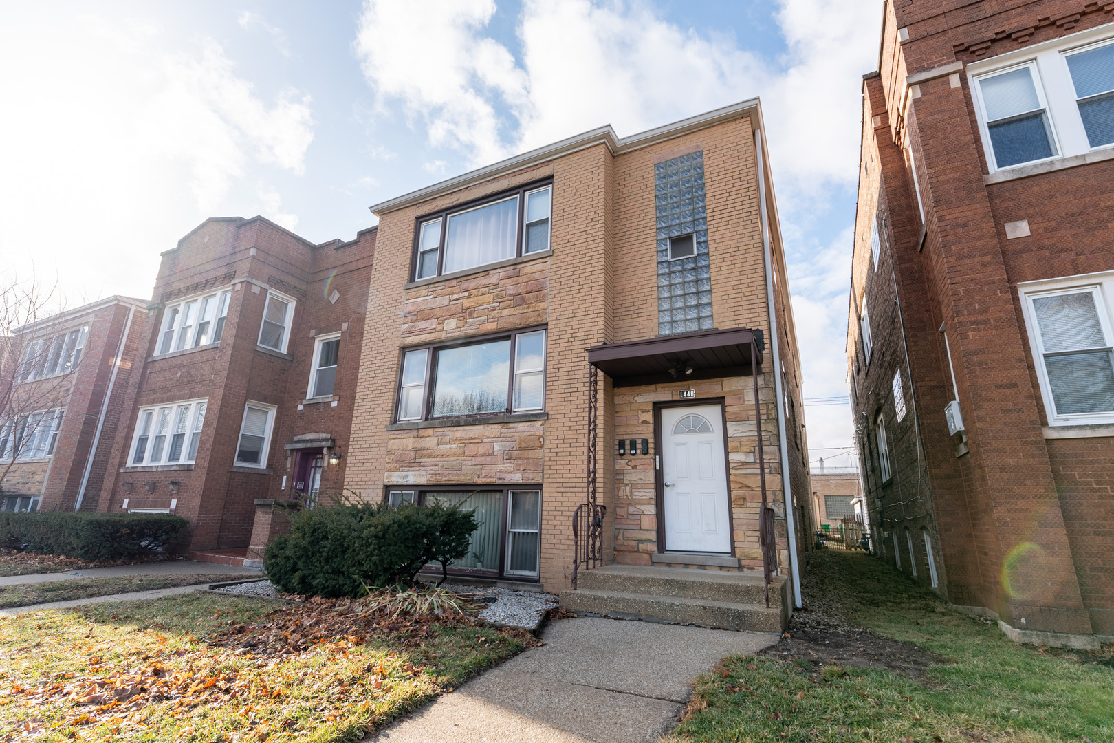 1440 Maple Avenue, Unit 1 Berwyn, IL 60402 - Photo 2 of 23 a front view of a house