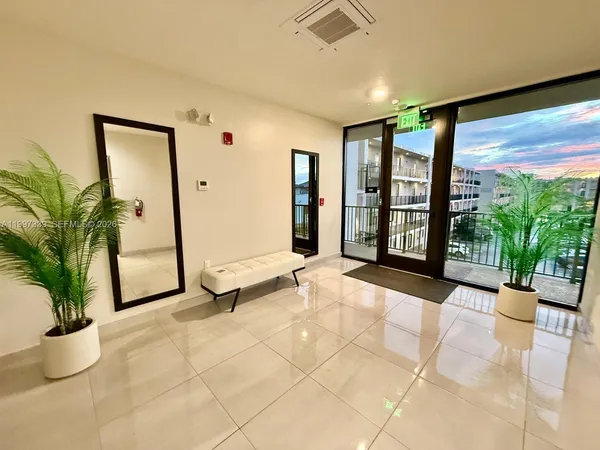 $3,100 | 8001 Northwest 41st Street, Unit F305, Doral, FL 33166