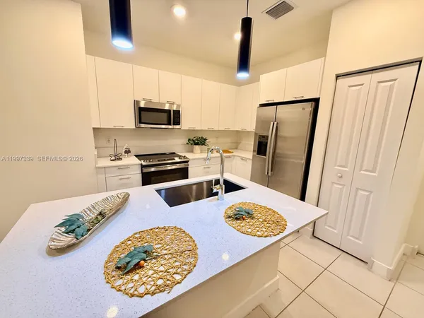 $3,100 | 8001 Northwest 41st Street, Unit F305, Doral, FL 33166