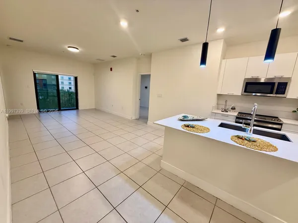 $3,100 | 8001 Northwest 41st Street, Unit F305, Doral, FL 33166