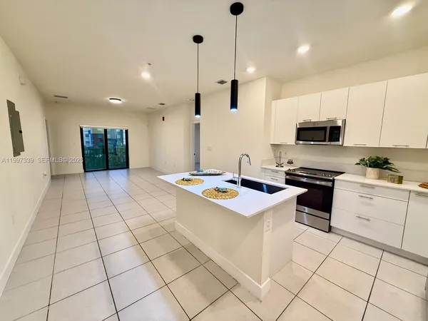 $3,100 | 8001 Northwest 41st Street, Unit F305, Doral, FL 33166