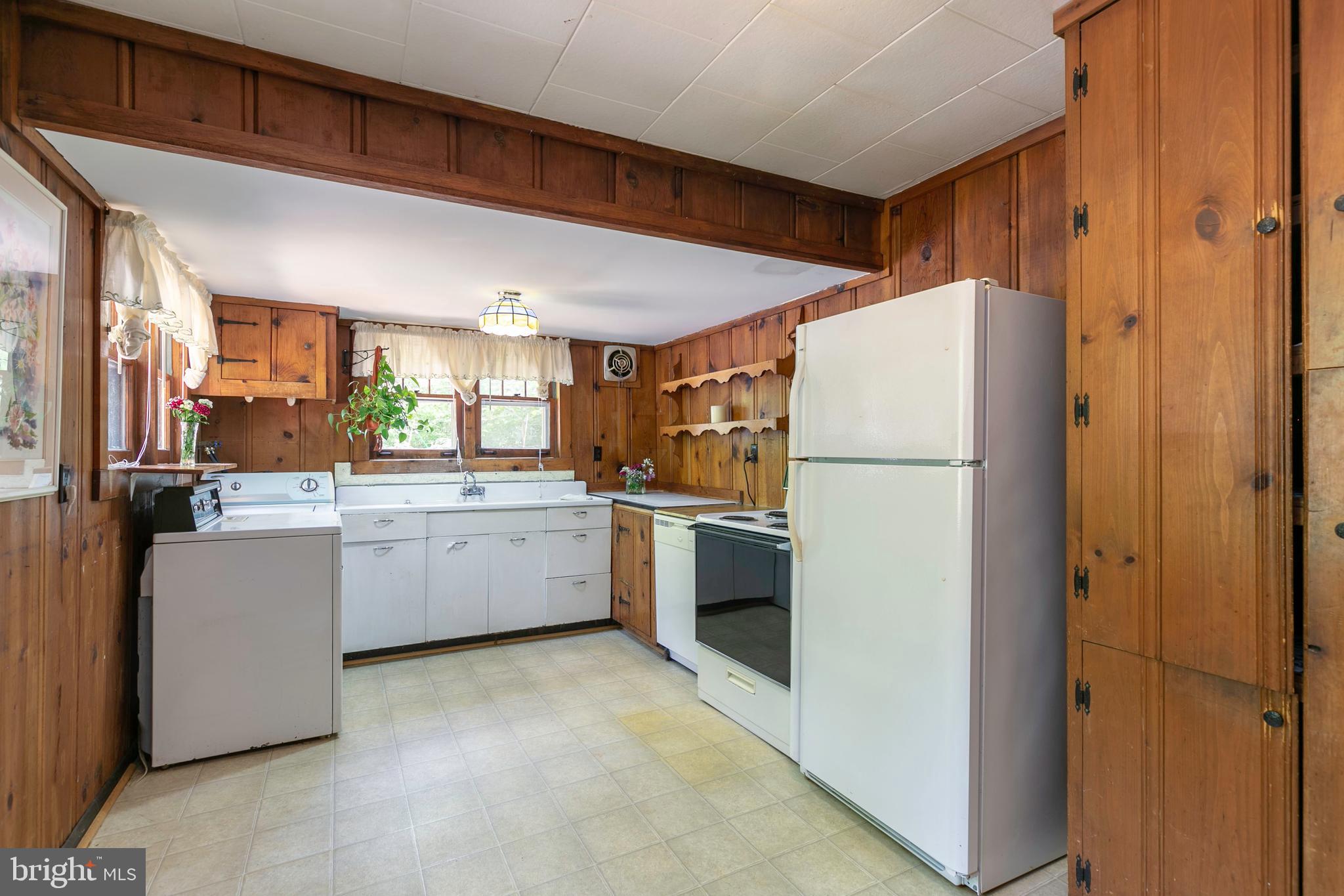 1430 Ravine Way Arnold, MD 21012 - Photo 8 of 29 Large country kitchen with room for a table.
