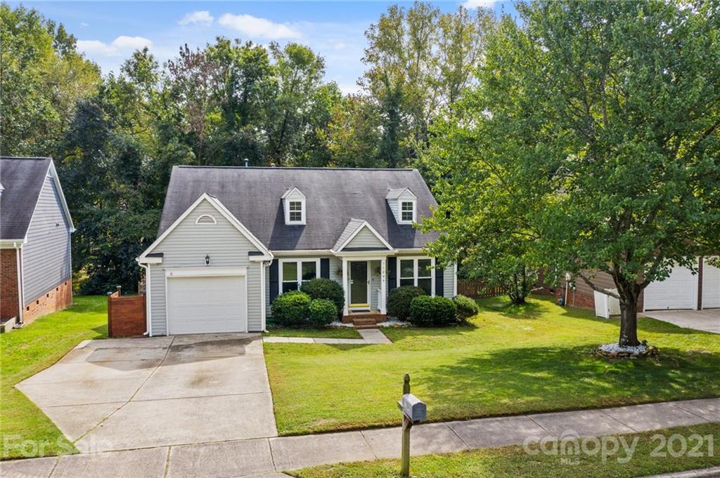 11204 Clayford Ridge Charlotte, NC 28215 - Photo 23 of 37 a front view of house with yard and green space