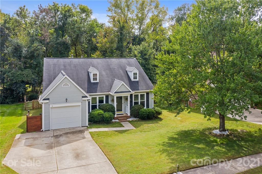 11204 Clayford Ridge Charlotte, NC 28215 - Photo 25 of 37 a front view of house with yard and green space