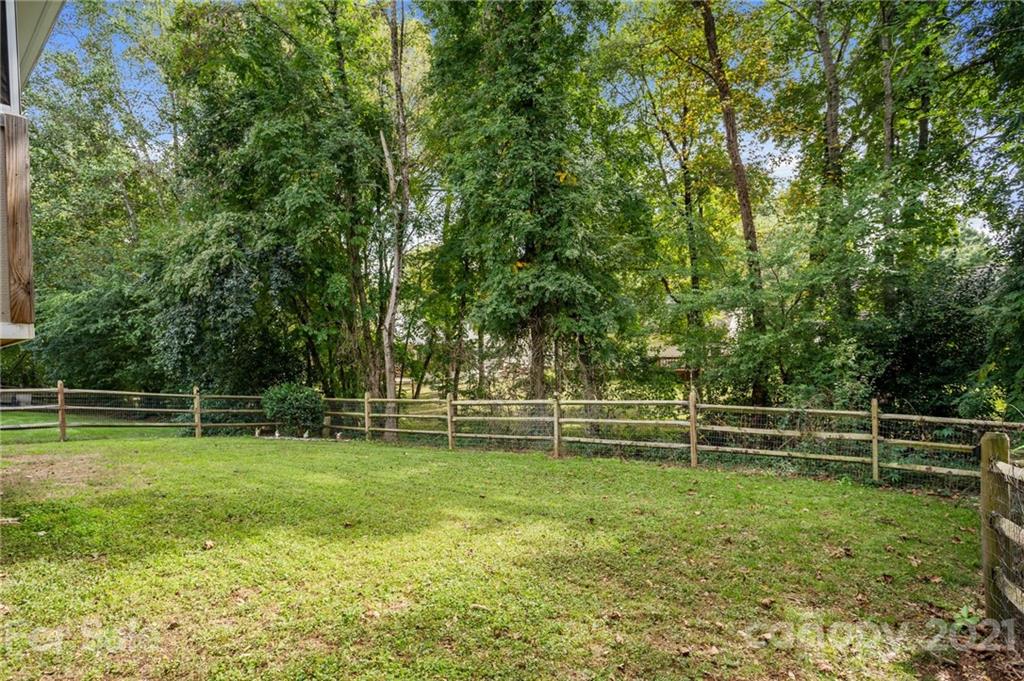 11204 Clayford Ridge Charlotte, NC 28215 - Photo 33 of 37 a view of a park