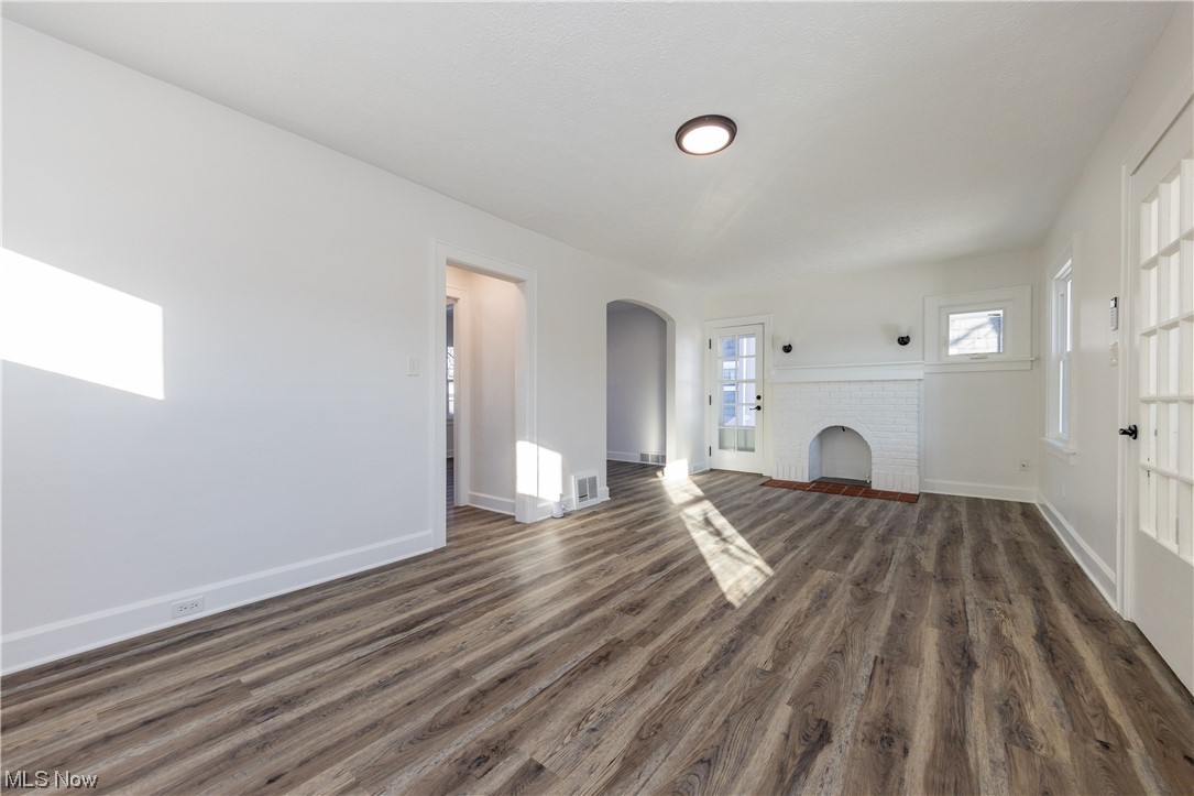 1184 Winston Road Cleveland, OH 44121 - Photo 2 of 45