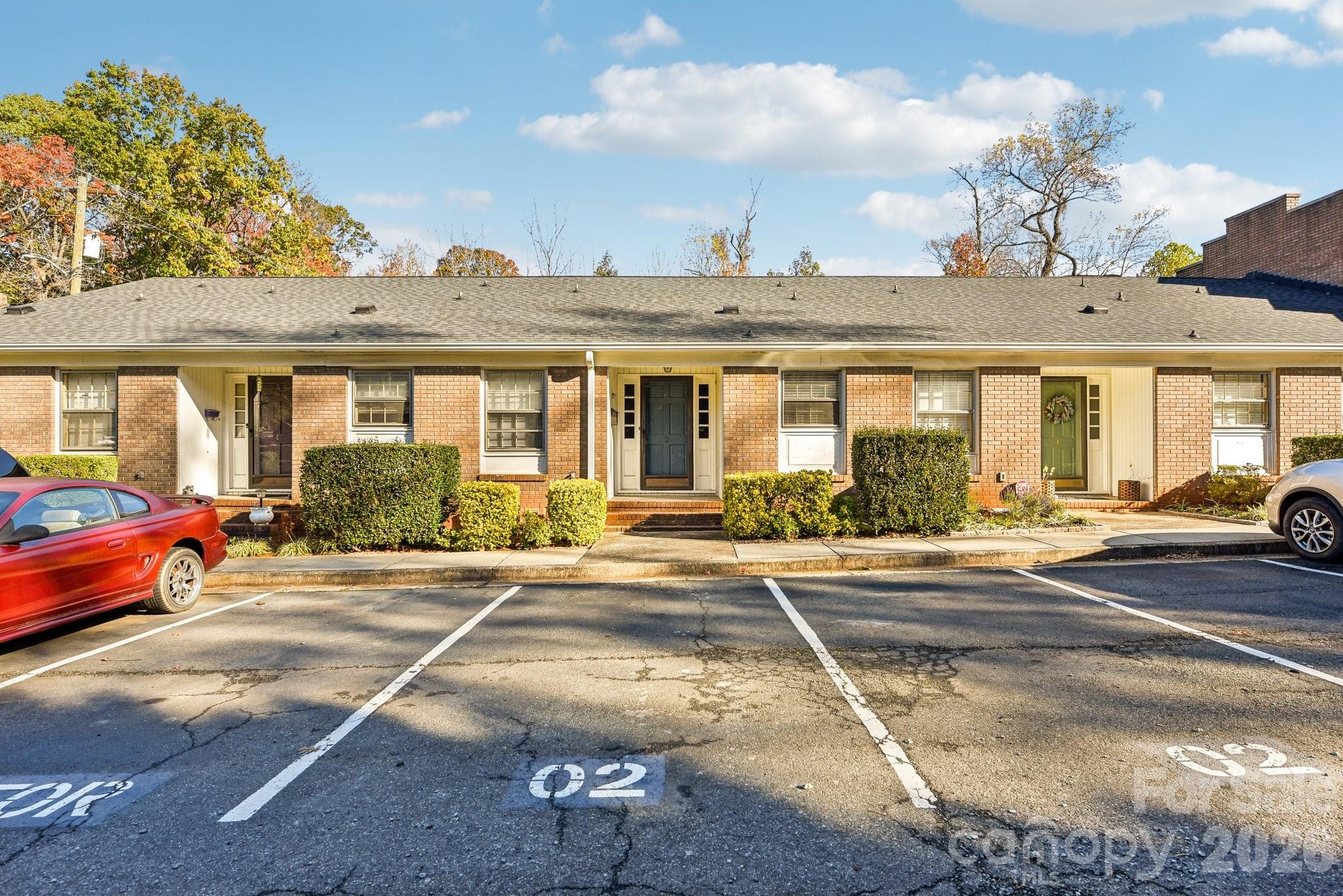 1334 Briar Creek Road, Unit 2 Charlotte, NC 28205 - Photo 2 of 30 a view of a basketball court