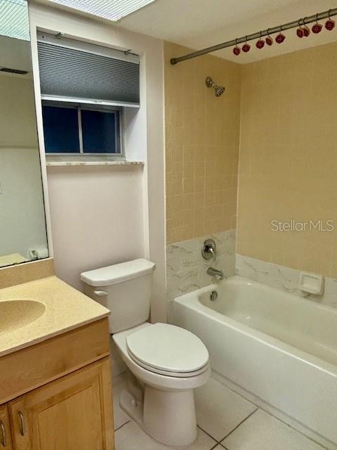 680 West Osceola Street, Unit 101 Clermont, FL 34711 - Photo 12 of 18 a bathroom with a toilet and a bathtub