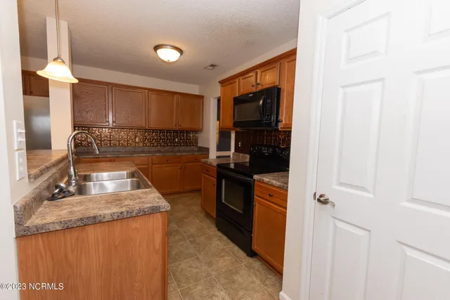 $2,000 | 207 Crooked Creek Road, Jacksonville, NC 28540