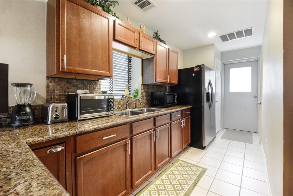 1455 Rabbit Run Road Anna, TX 75409 - Photo 19 of 21 Apartment Kitchen