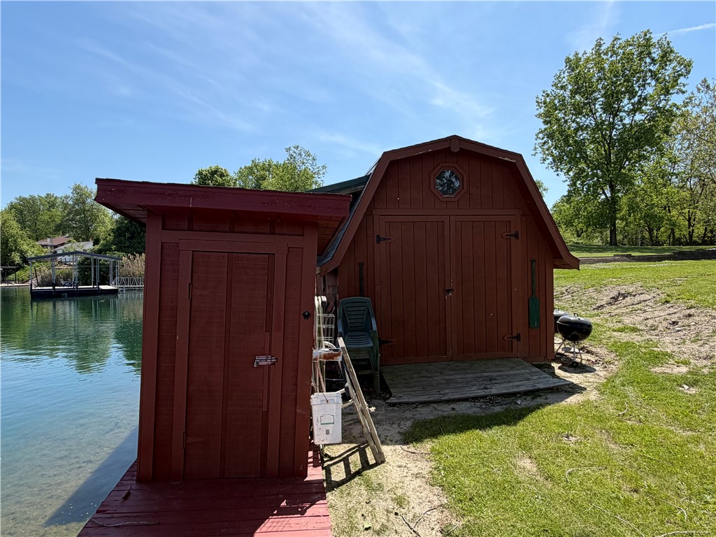 402 North End Road Oakwood, IL 61858 - Photo 15 of 23