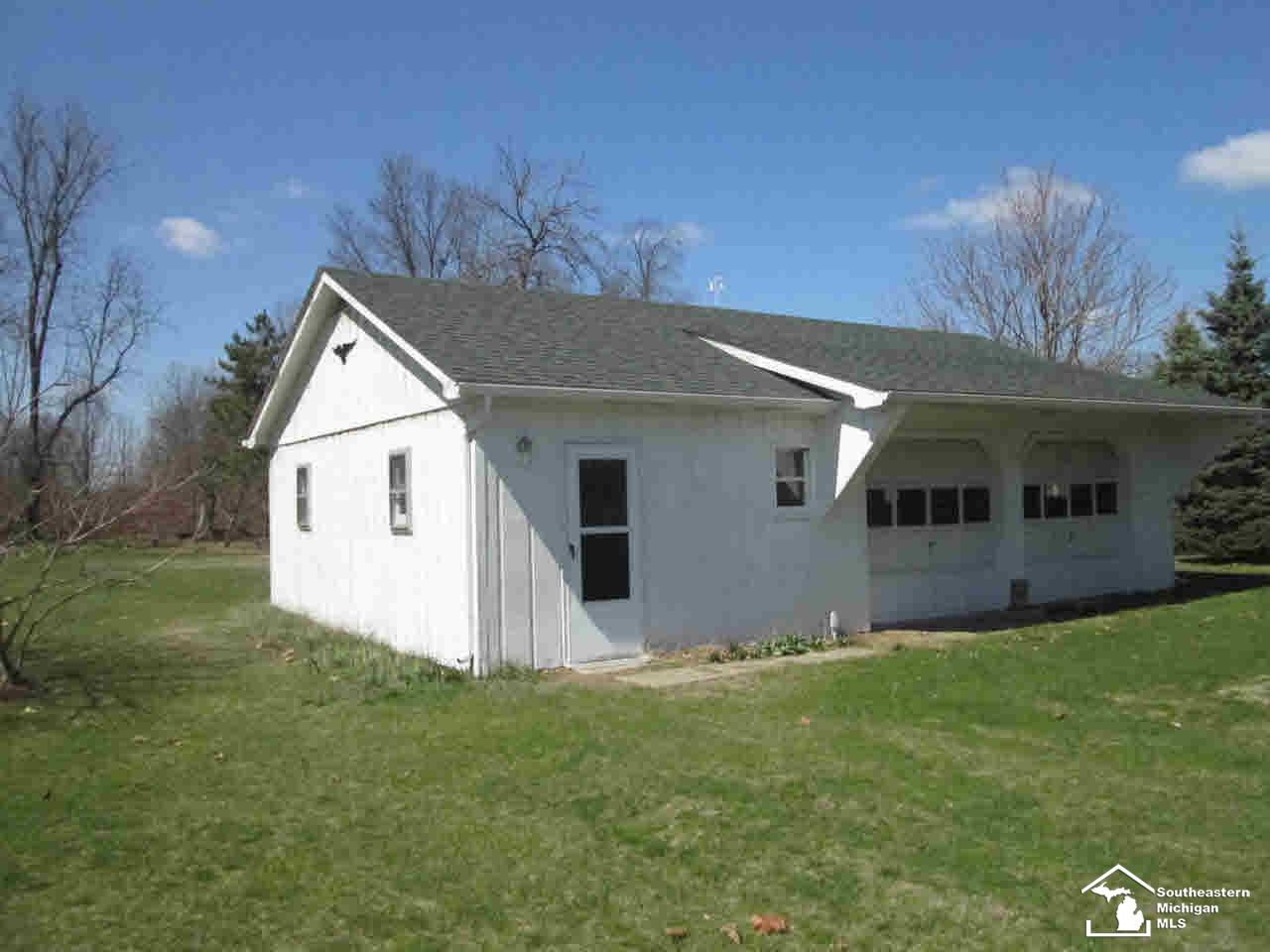 9911 Goff Road Temperance, MI 48182 - Photo 14 of 16 21125069-13.JPG