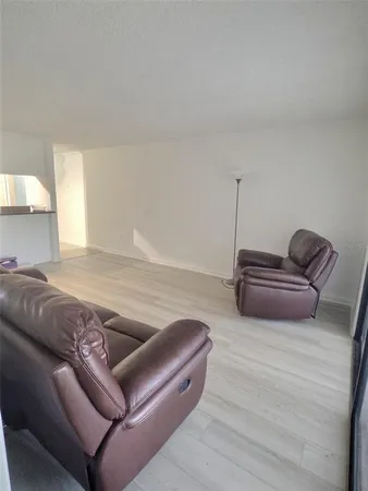 $2,200 | 10100 Sailwinds Boulevard North, Unit 202, Largo, FL 33773