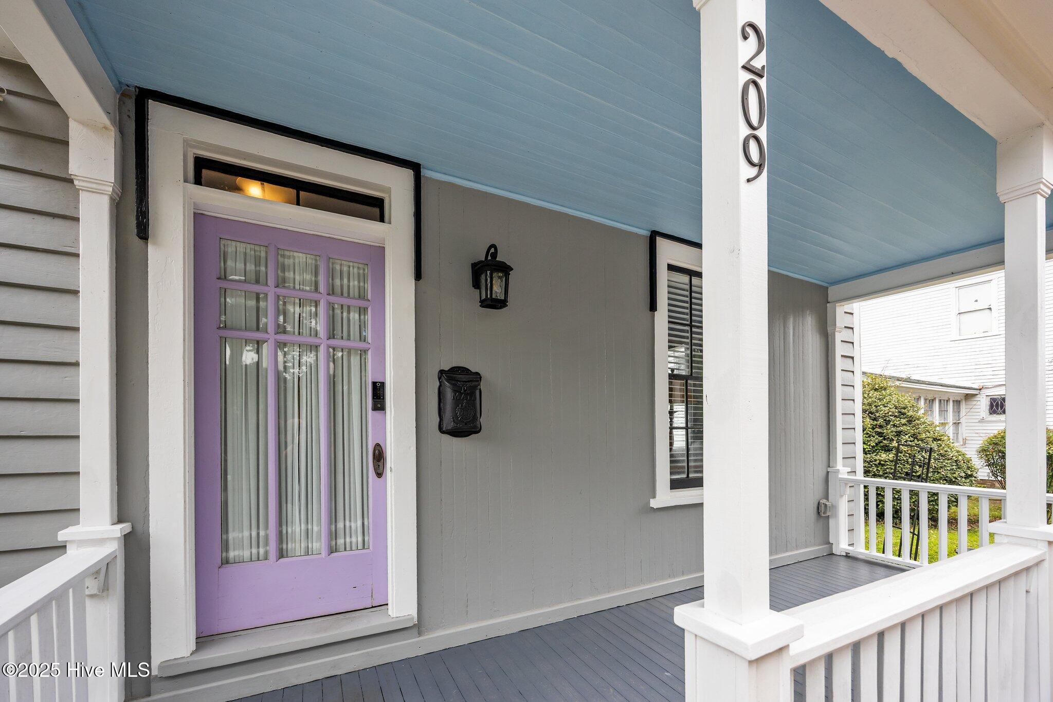 209 East Main Street Washington, NC 27889 - Photo 4 of 50 Front Porch View 2