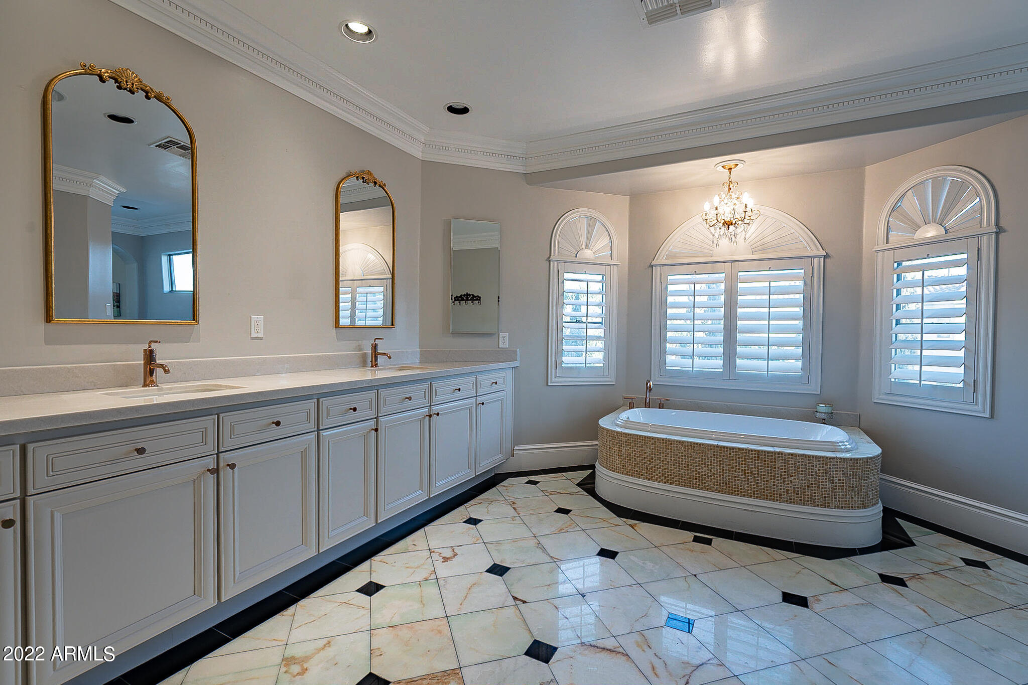 4611 East Desperado Road Gilbert, AZ 85297 - Photo 45 of 125 Primary Suite Bathroom