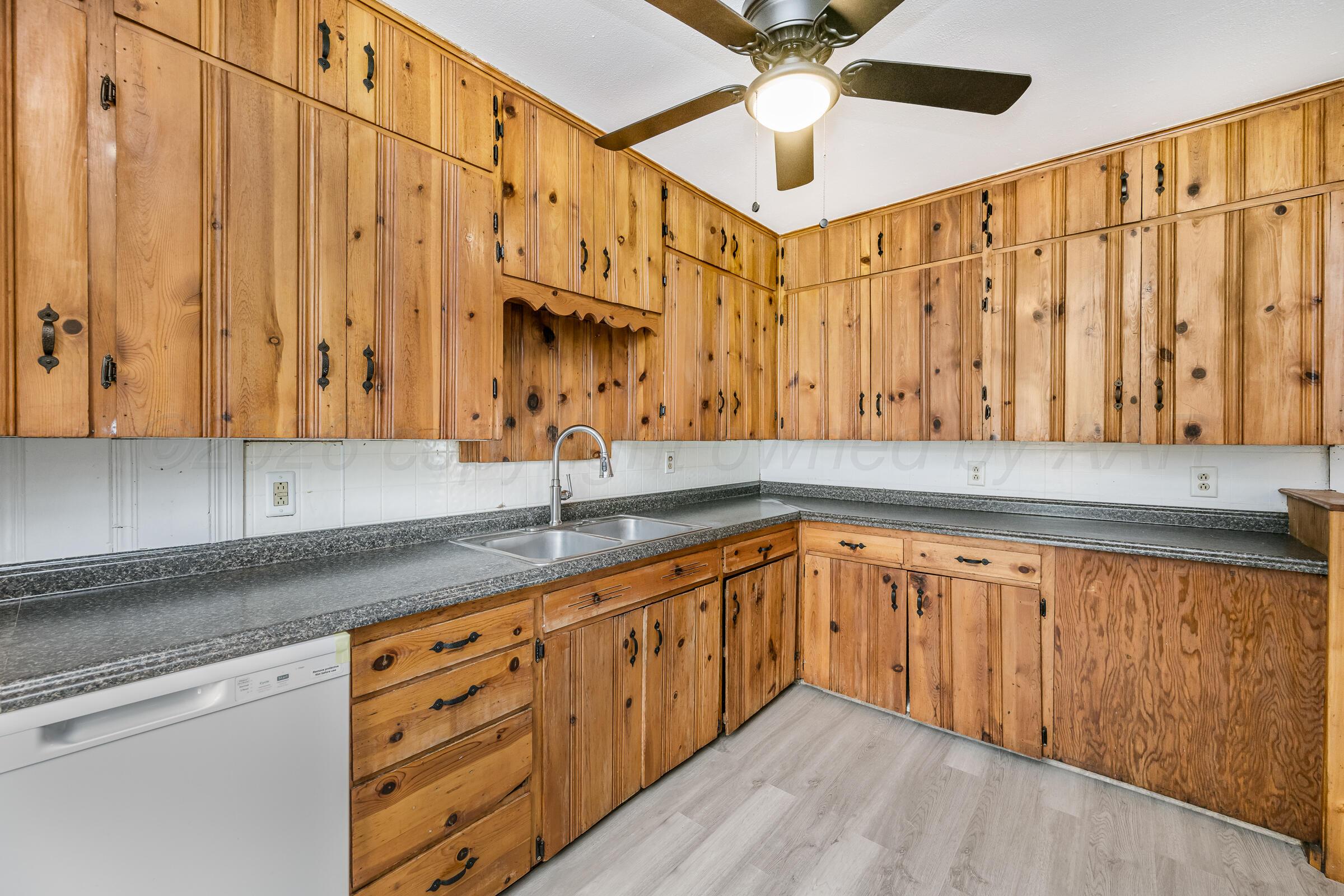 3609 South Travis Street Amarillo, TX 79110 - Photo 13 of 21 3609 S Travis St 19