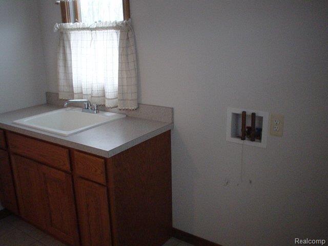 43805 Willis Road Belleville, MI 48111 - Photo 7 of 20 Laundry