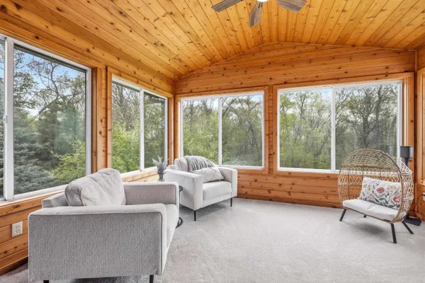 $520,000 | 71 Ford Drive, East Dubuque, IL 61025