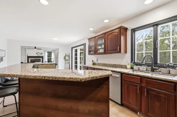 $520,000 | 71 Ford Drive, East Dubuque, IL 61025