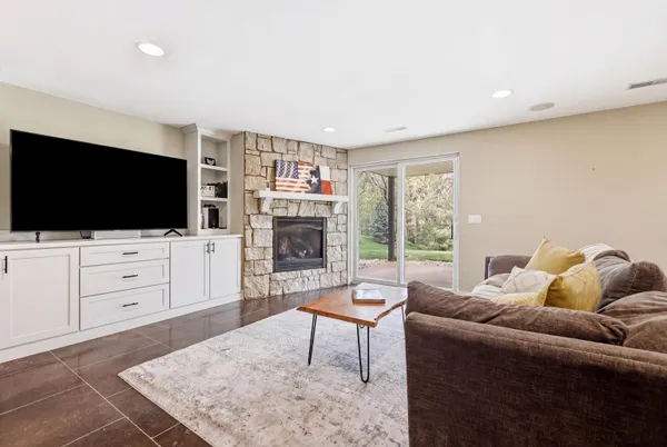 $520,000 | 71 Ford Drive, East Dubuque, IL 61025