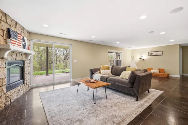 $520,000 | 71 Ford Drive, East Dubuque, IL 61025