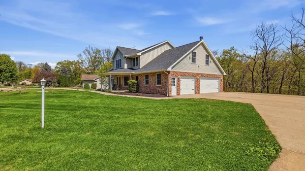 $520,000 | 71 Ford Drive, East Dubuque, IL 61025
