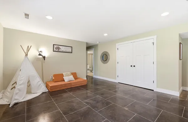 $520,000 | 71 Ford Drive, East Dubuque, IL 61025