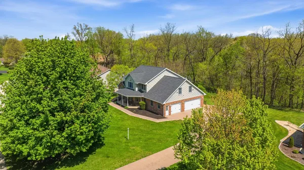 $520,000 | 71 Ford Drive, East Dubuque, IL 61025