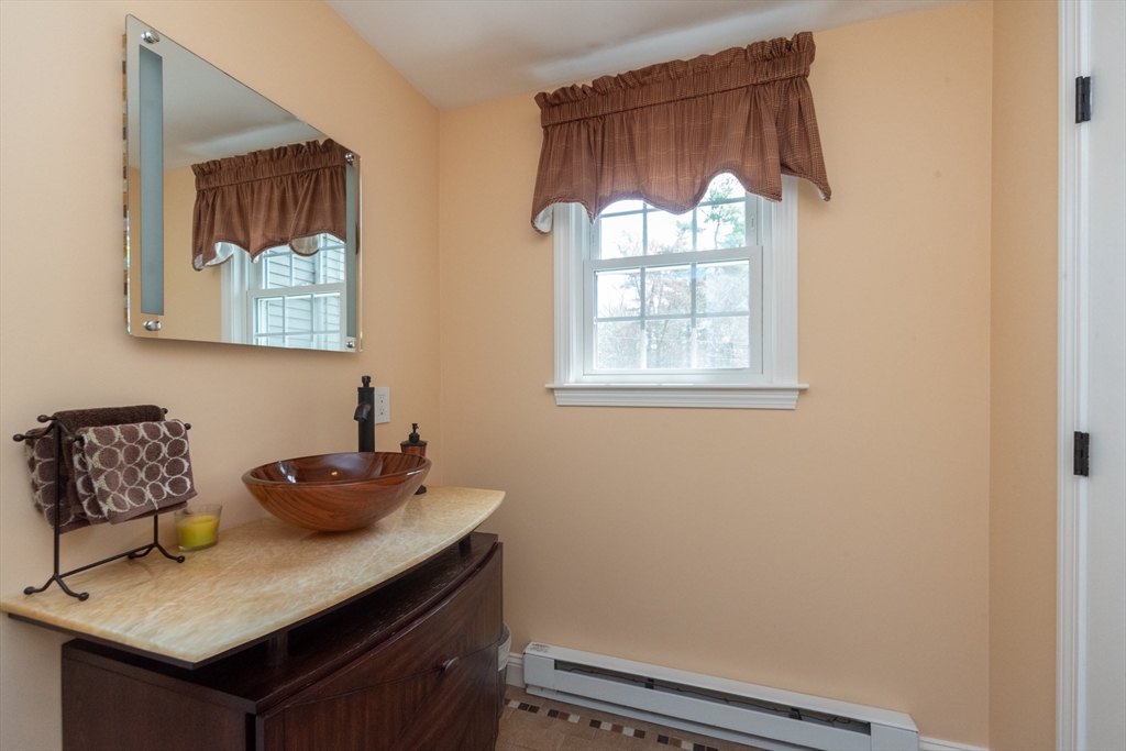 74 Wayside Inn Road Marlborough, MA 01752 - Photo 9 of 34