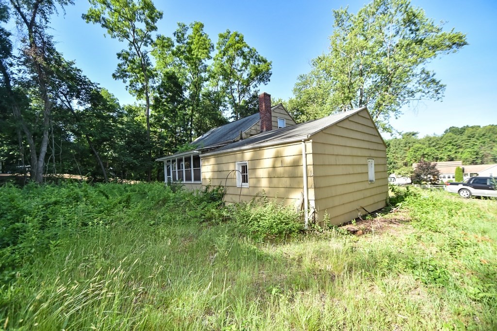 54 Pontoosic Road Westfield, MA 01085 - Photo 2 of 11 Gallery Image 2