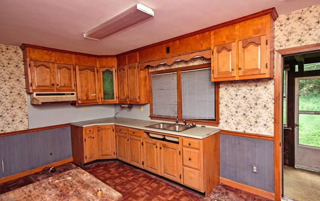 54 Pontoosic Road Westfield, MA 01085 - Photo 7 of 11 Gallery Image 7
