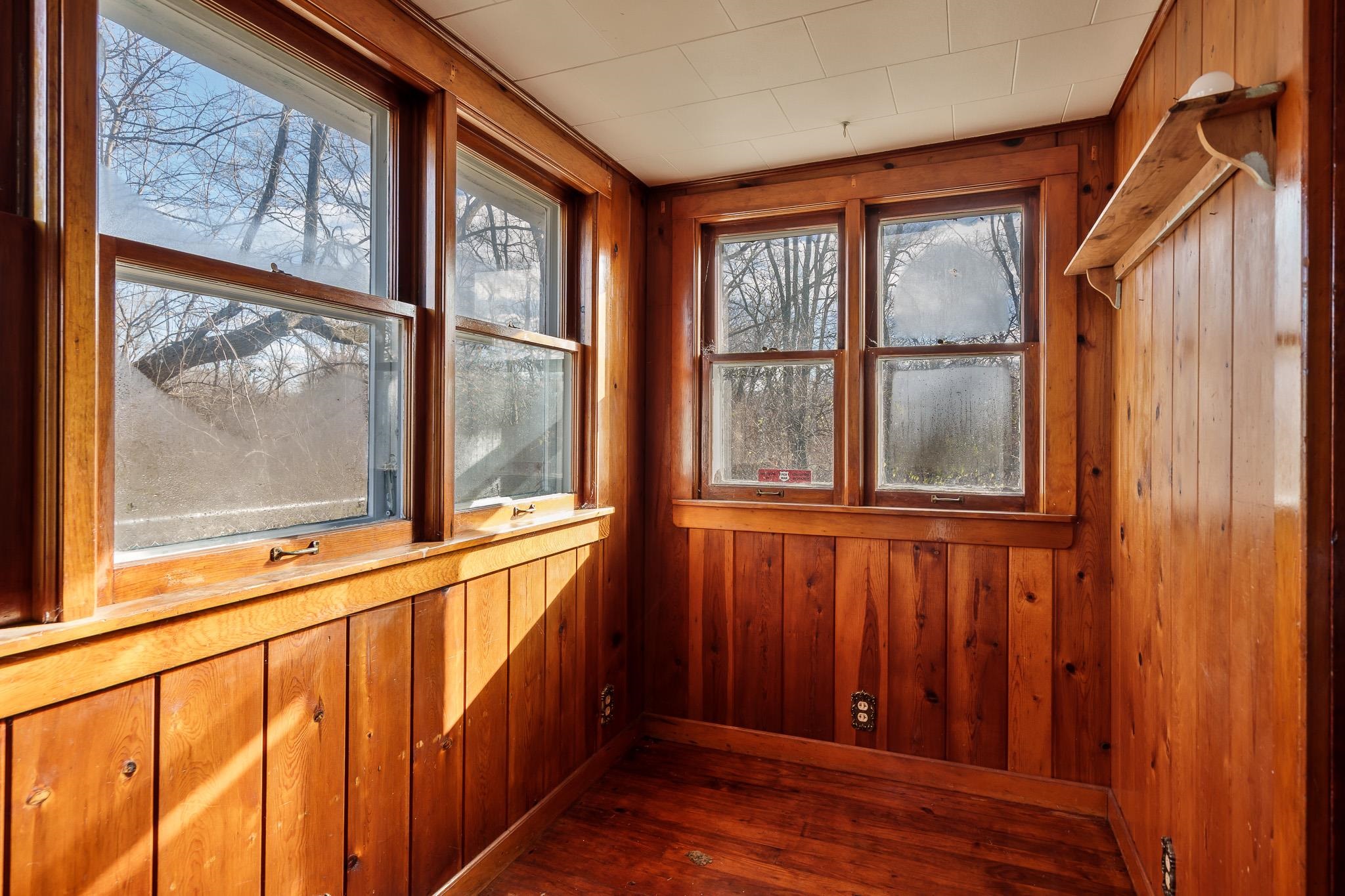 827 Sawyer Road Rockford, IL 61109 - Photo 3 of 24 a view of an entryway