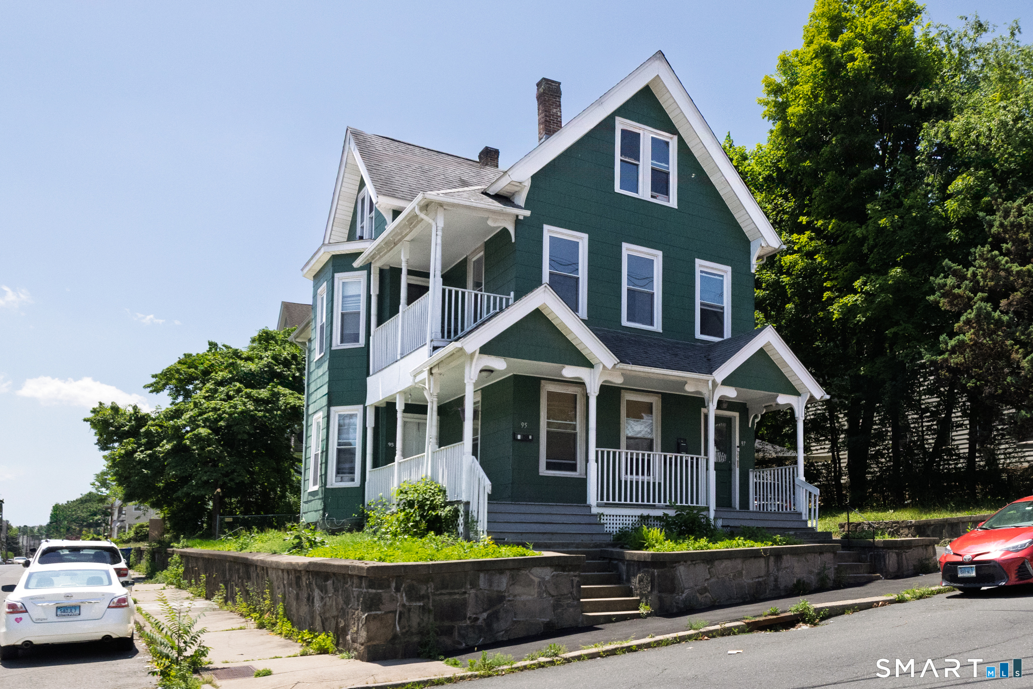 95 Sunnyside Avenue Waterbury, CT 06708 - Photo 1 of 27