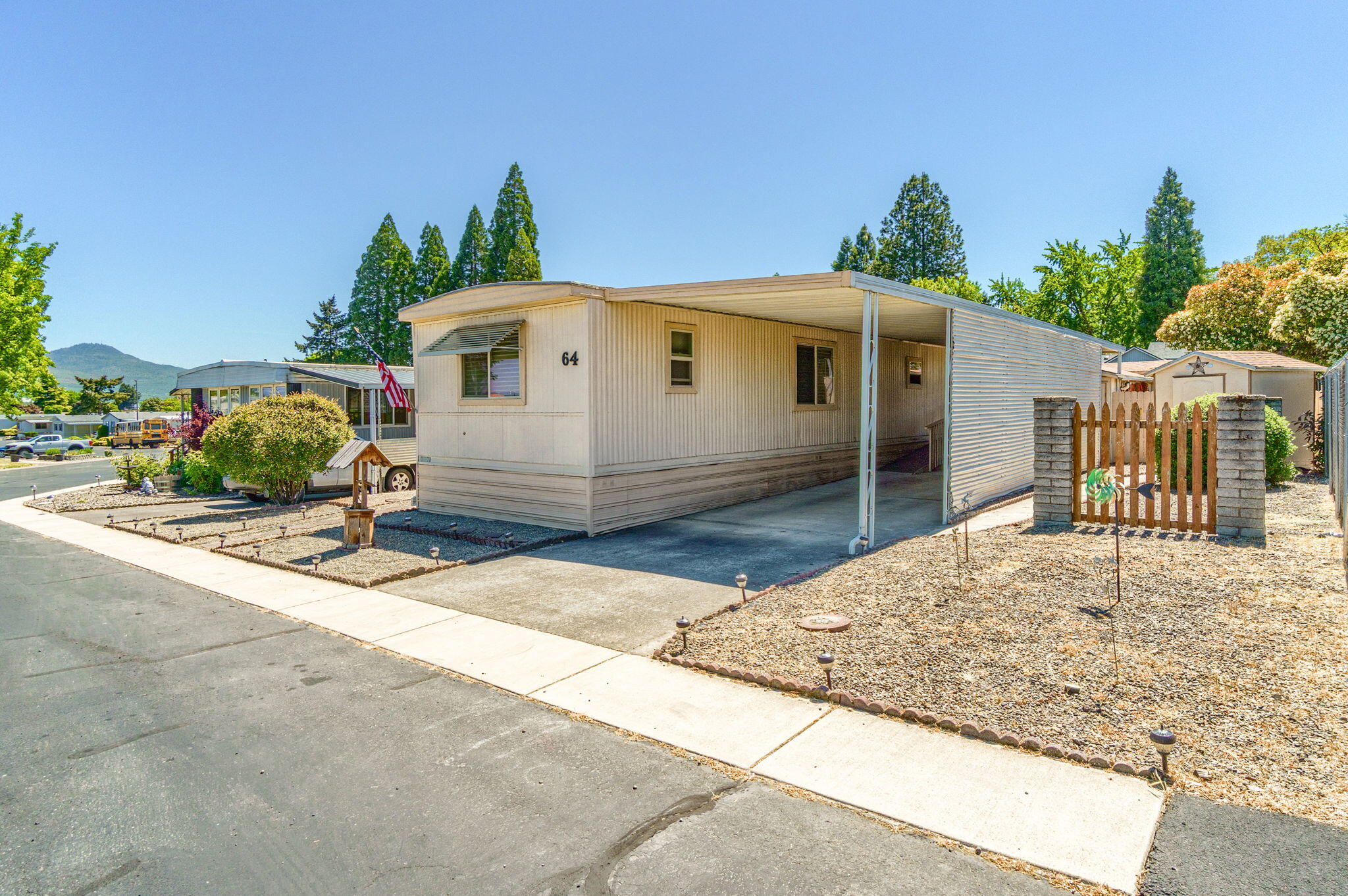 301 Freeman Road, Unit 64 Central Point, OR 97502 - Photo 3 of 38 FR (3)