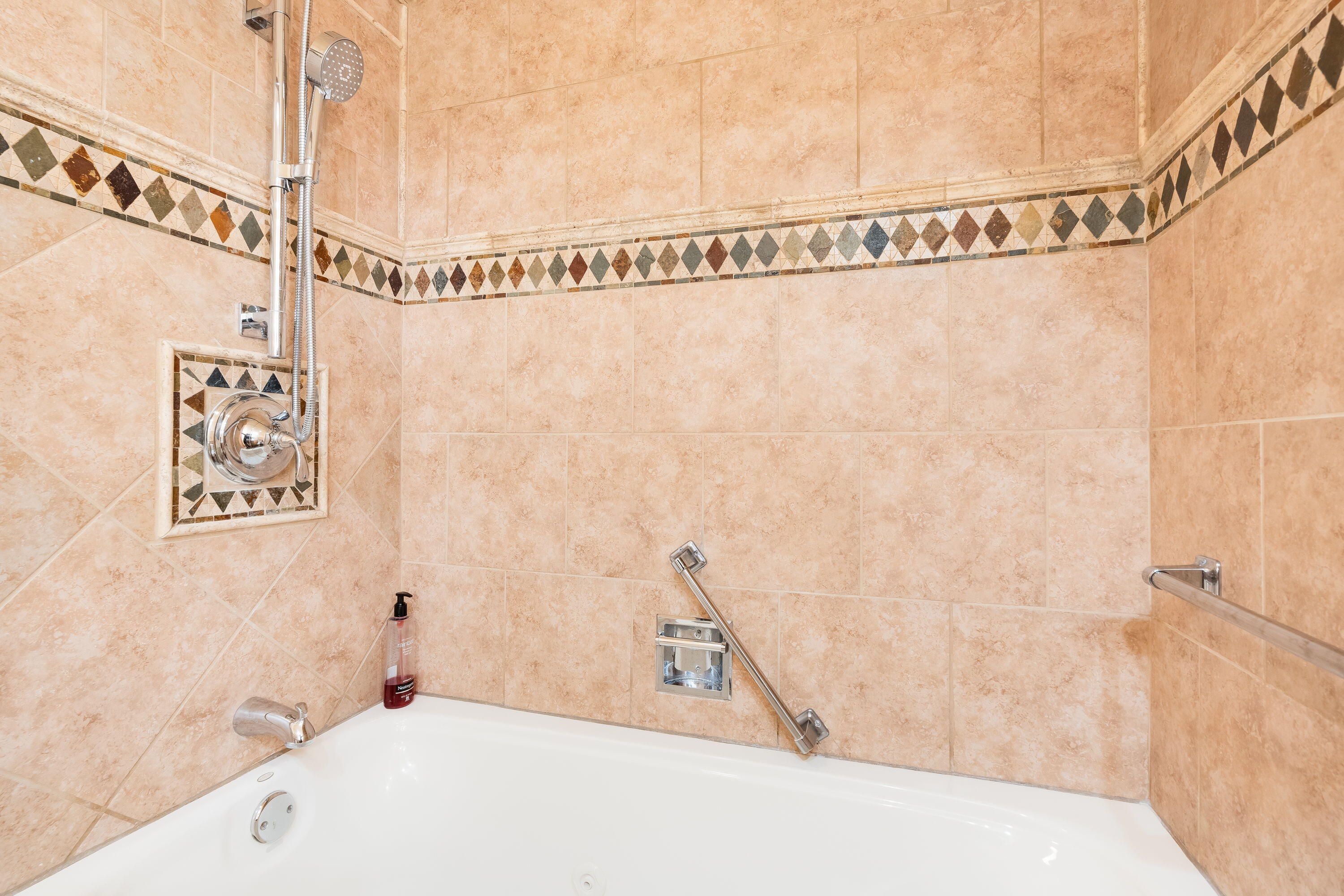 1610 North Prospect Avenue, Unit 903 Milwaukee, WI 53202 - Photo 15 of 25 EnSuite Bathroom