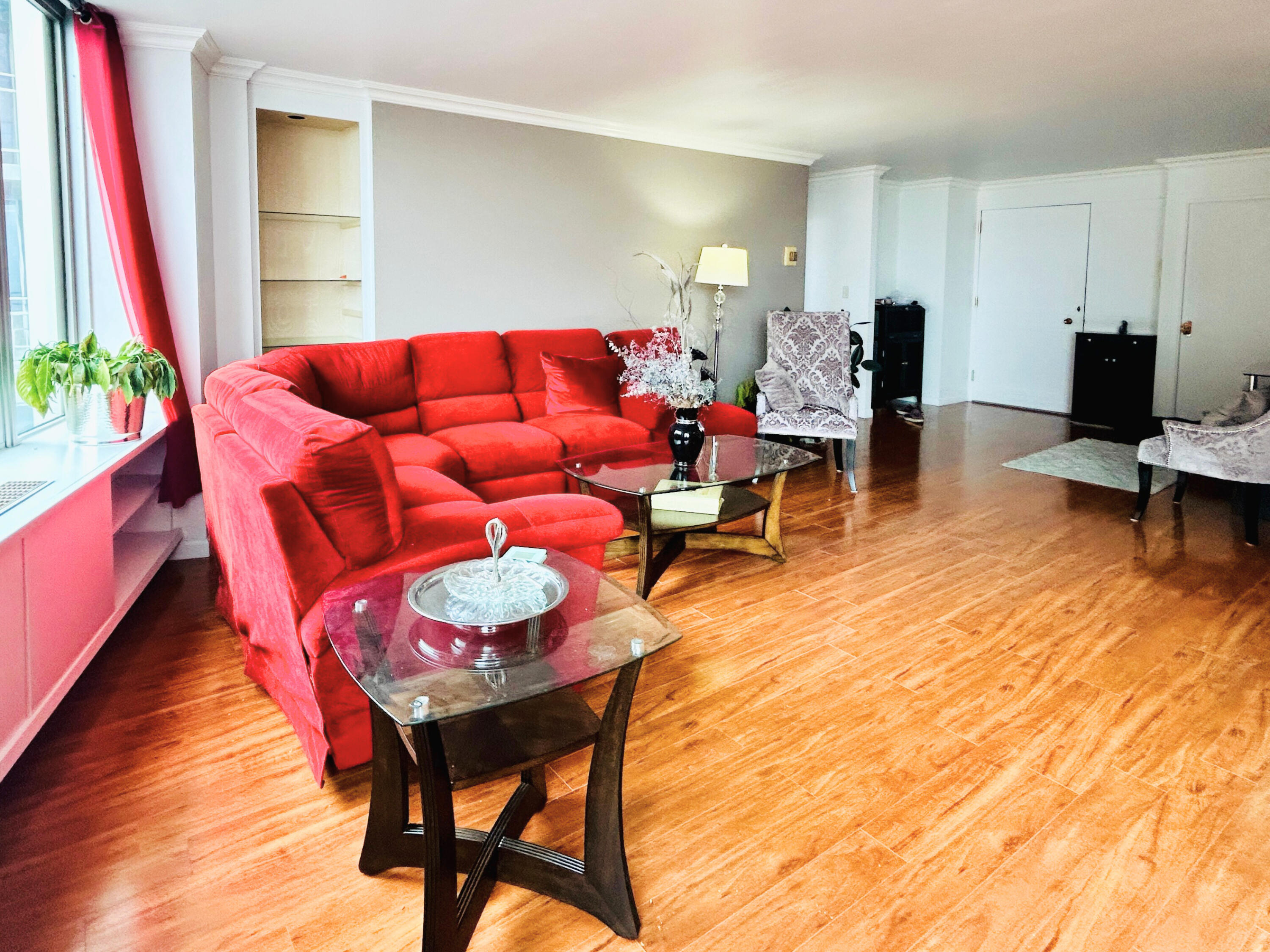 1610 North Prospect Avenue, Unit 903 Milwaukee, WI 53202 - Photo 3 of 25 Living Room/Foyer