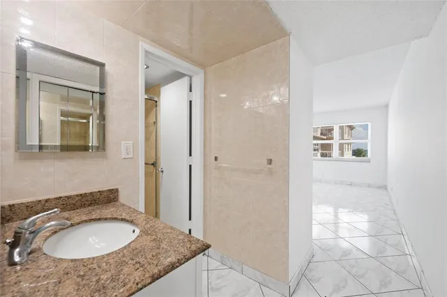 $3,100 | 1069 Hillsboro Mile, Unit 507, Hillsboro Beach, FL 33062