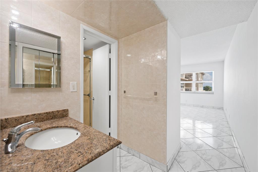 1069 Hillsboro Mile, Unit 507 Hillsboro Beach, FL 33062 - Photo 15 of 35