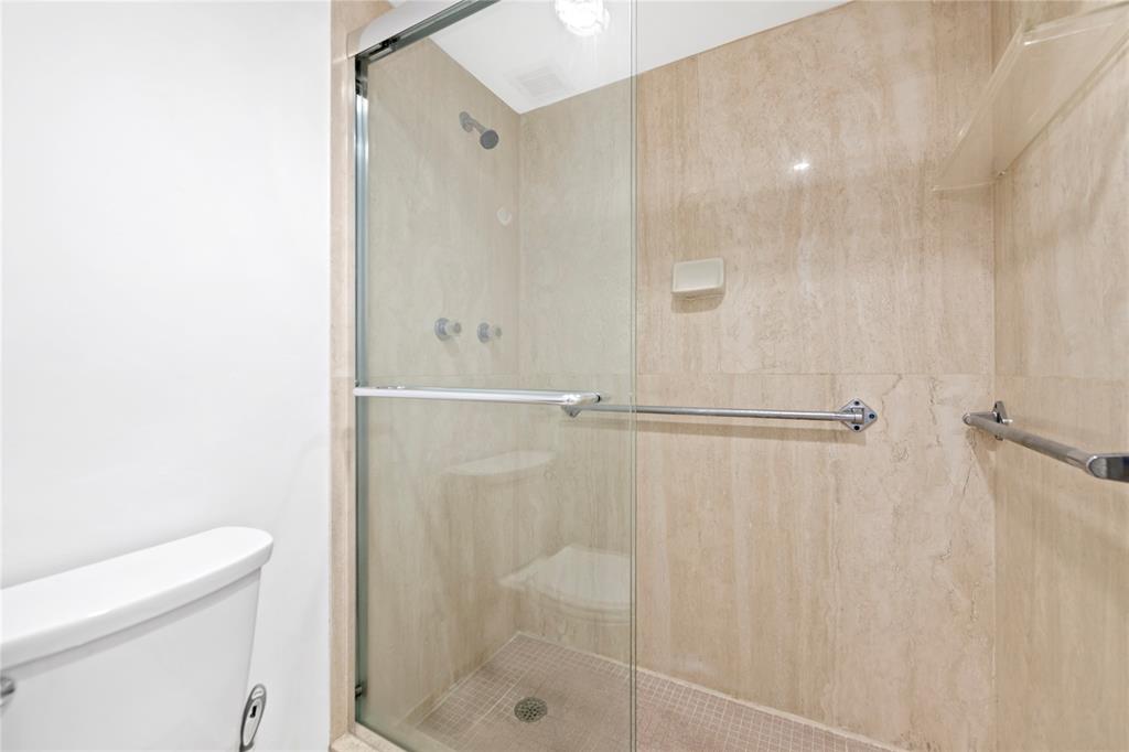 1069 Hillsboro Mile, Unit 507 Hillsboro Beach, FL 33062 - Photo 17 of 35