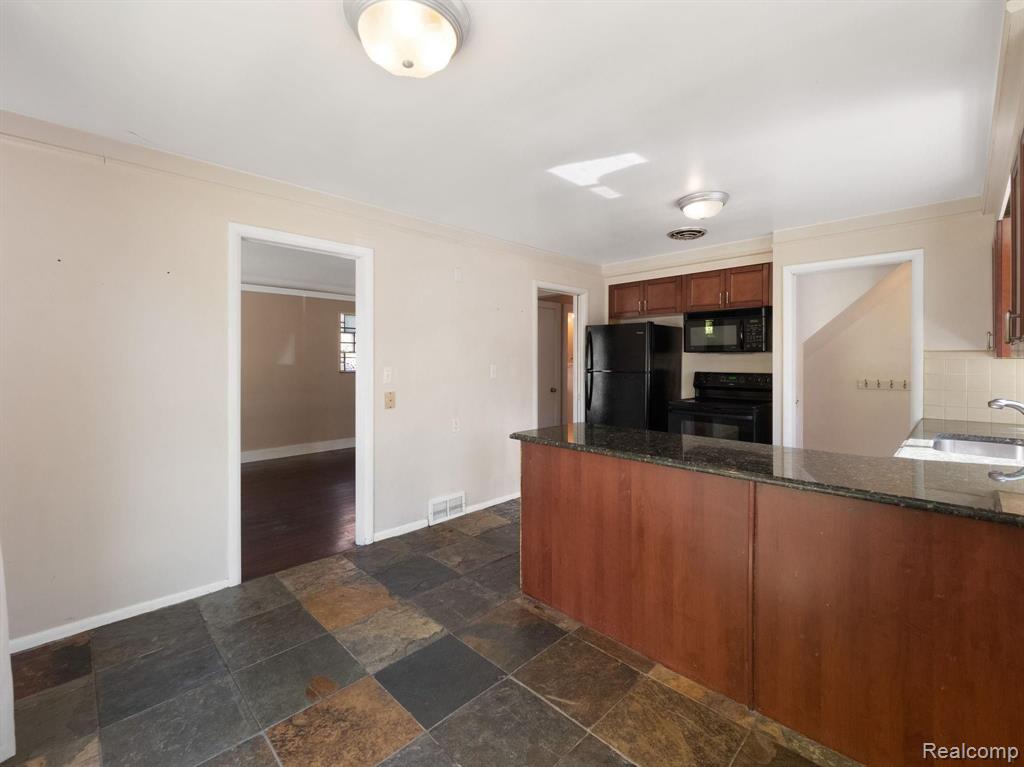 4252 Greenfield Road Berkley, MI 48072 - Photo 14 of 30
