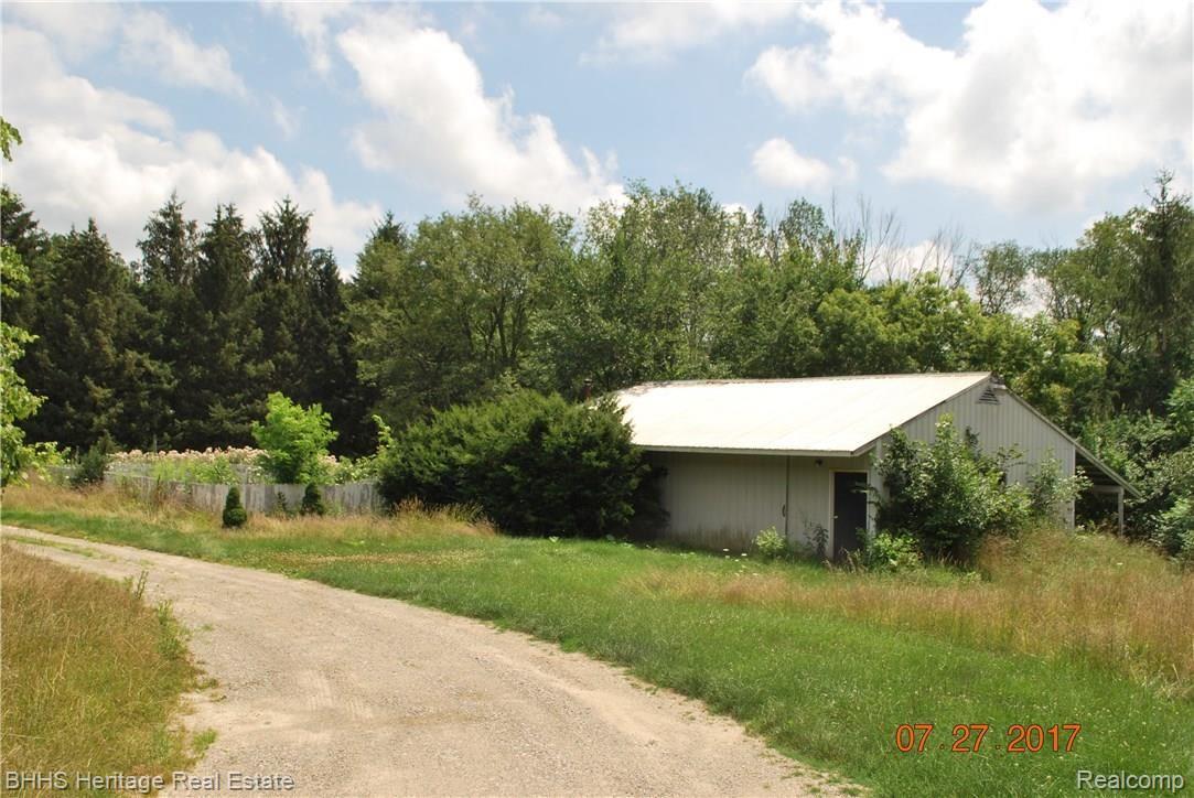 9000 Crouse Road Howell, MI 48855 - Photo 9 of 43 DSC_0010.JPG