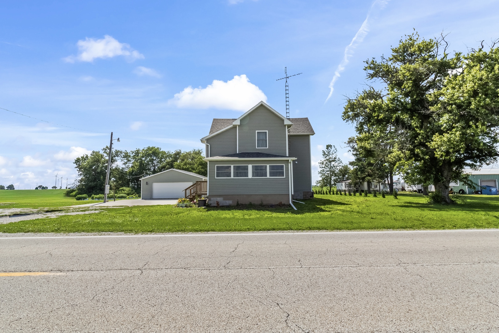 17469 North 300 E Road Flanagan, IL 61740 - Photo 2 of 34