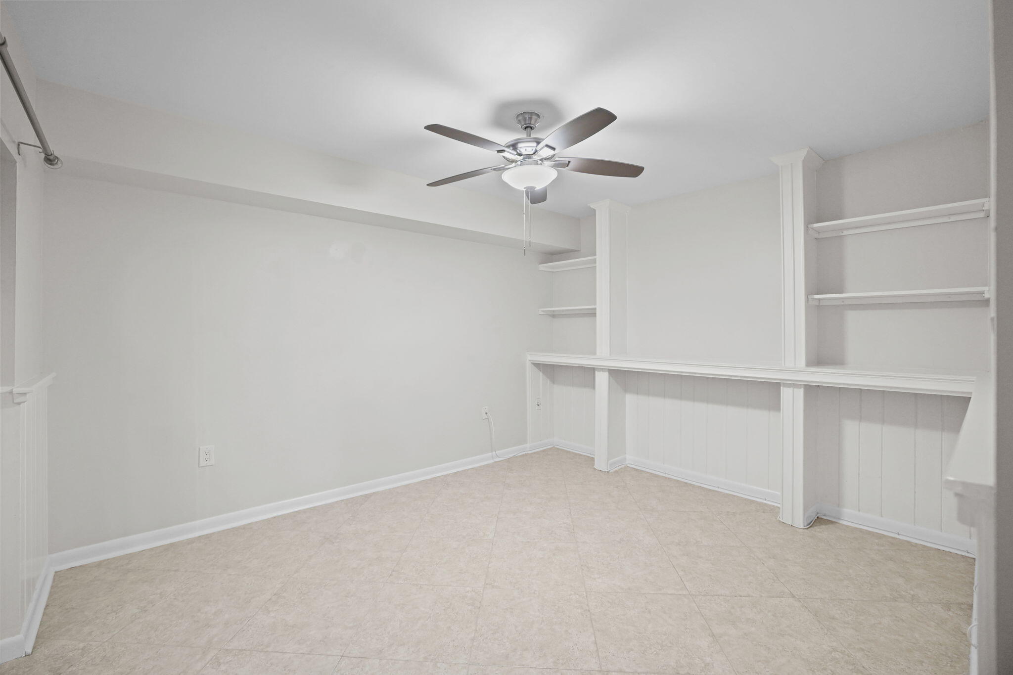 617 6th Lane Palm Beach Gardens, FL 33418 - Photo 21 of 49 a view of an empty room