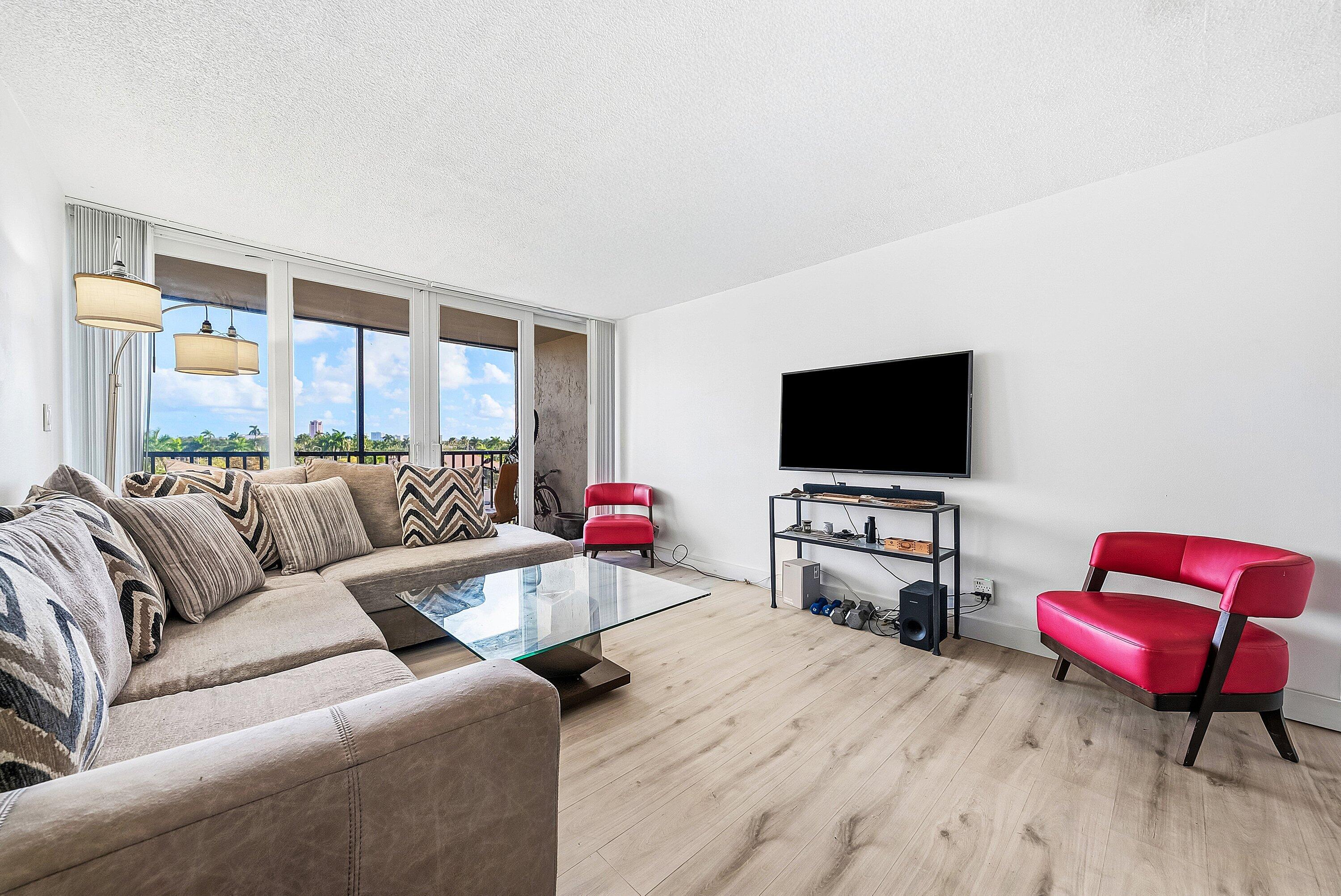 6 Royal Palm Way, Unit 605 Boca Raton, FL 33432 - Photo 9 of 42 010-6RoyalPalmWay-BocaRaton-FL-33432-SMA