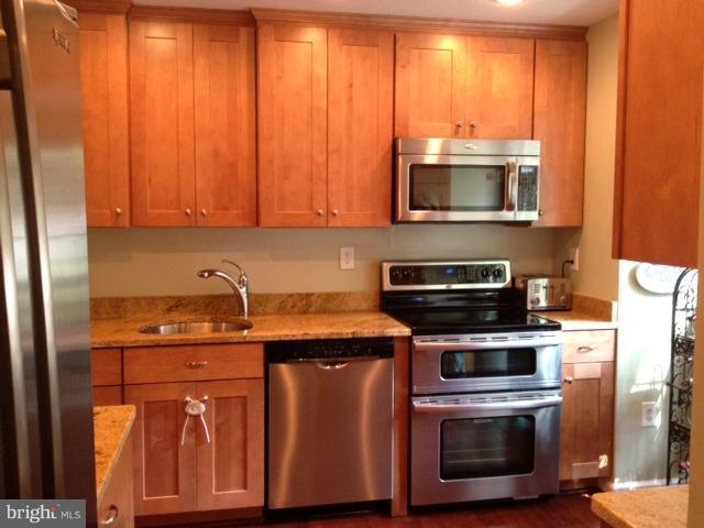 2512 South Walter Reed Drive, Unit 3 Arlington, VA 22206 - Photo 2 of 10 Kitchen