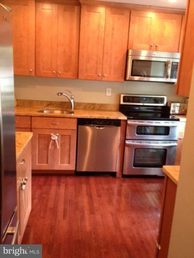 2512 South Walter Reed Drive, Unit 3 Arlington, VA 22206 - Photo 5 of 10 Kitchen