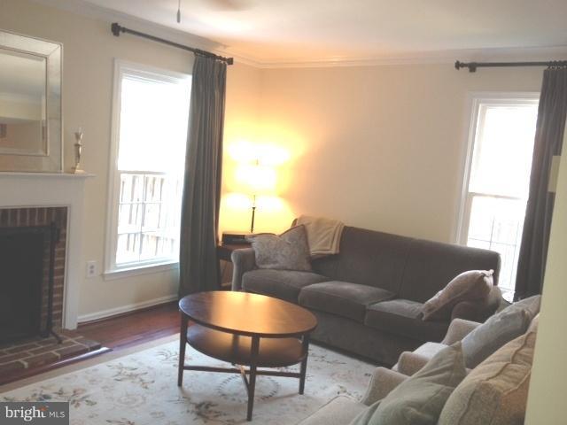 2512 South Walter Reed Drive, Unit 3 Arlington, VA 22206 - Photo 7 of 10 Living Room